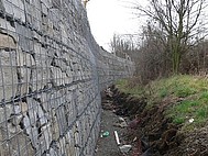 Obrázok oporné múry s lícom z prírodného kameňa 