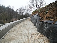 Obrázok odvedenie vody spoza zárubného múru v Tatenicích