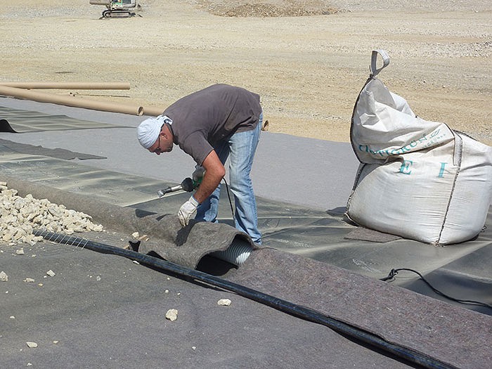 Netkanou geotextilii RPES lze použít jako stabilizační vrstvu v podkladech stavebních prací
