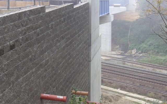 Mostné krídla z vyztuženej zeminy na obchvate Chebu