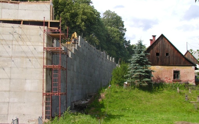 Mostná opora a oporná stena na preložce cesty I/16 v Vestřev - Chotěvice