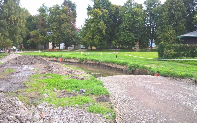 Mechanická stabilizácia podložia inline dráhy a parkovej cesty v Zábřehu