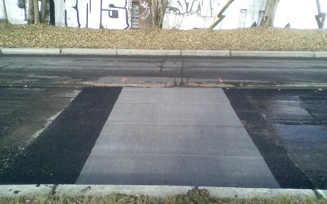 Lokálne vystuženie povrchu vozovky v Prahe