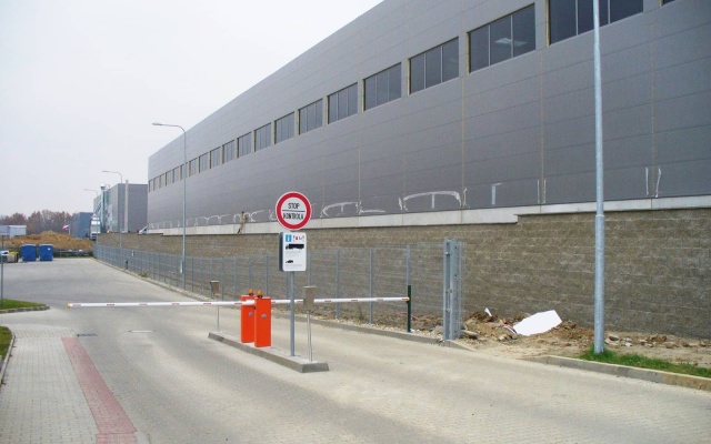 Liberec, oporný múr v areáli VGP parku