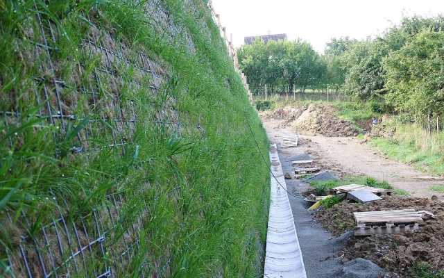 Oporná konštrukcia pre založenie obchodného domu v Boskoviciach