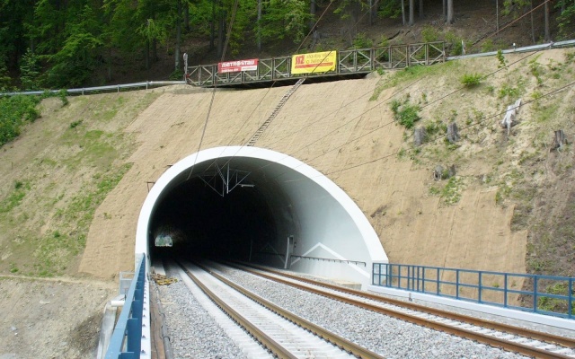 Spevnenie svahov výjazdového portálu tunela Hnevkov II