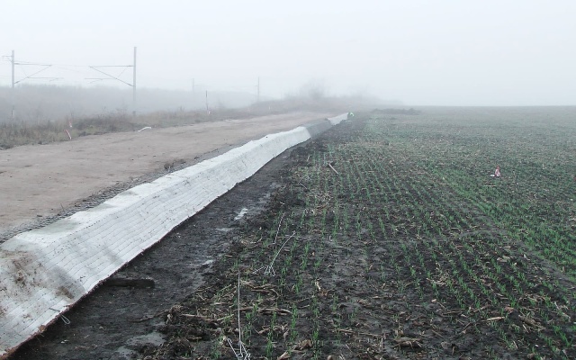 Ochranný protipovodňový val na železničnej trati Zaječí-Šakvice