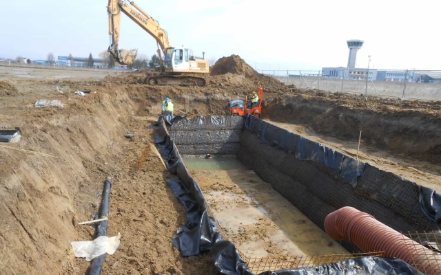 Spevnenie a protierózna ochrana svahov retenčnej nádrže v priemyselnom parku v Košiciach