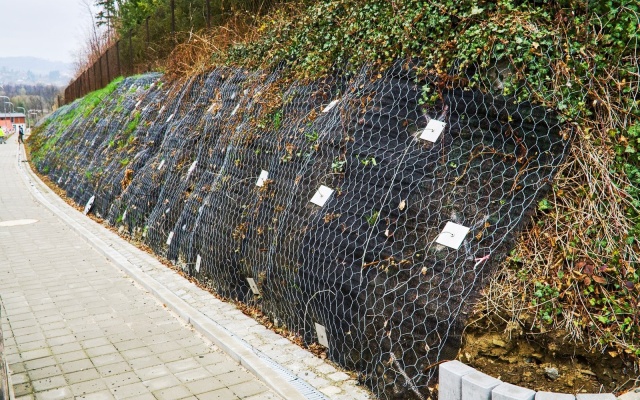 Zabezpečenie stability svahu zemnými kotvami na ceste III/48414 v Lubne