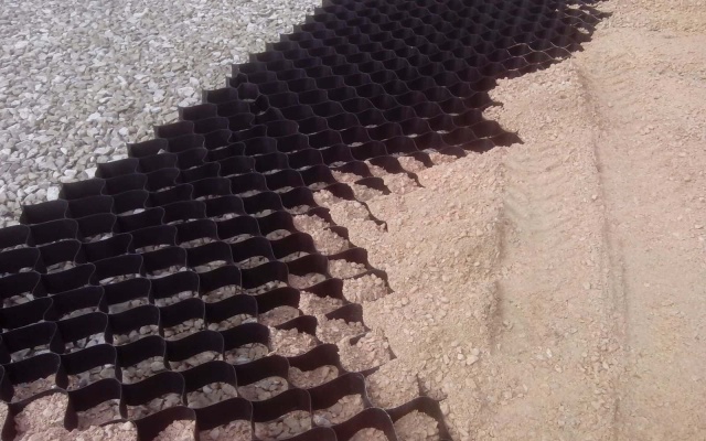 Stabilizácia podkladových vrstiev pod detským ihriskom v Poprade