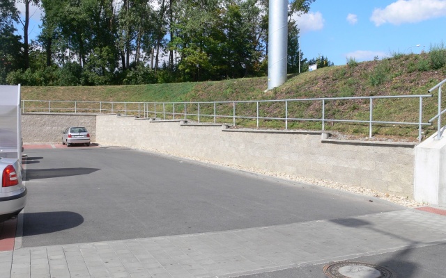 Oporná konštrukcia pre založenie obchodného domu v Boskoviciach