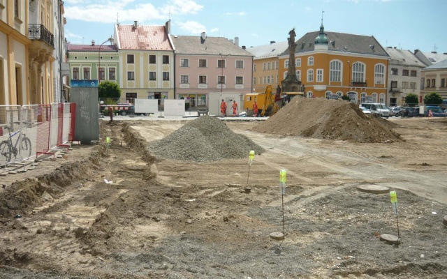 Zosilnenie podkladovej vrstvy parkoviska na námestí Přemysla Otakara v Litovli