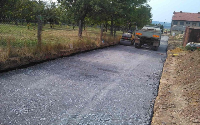 Zosilnenie podkladovej vrstvy komunikácie pri Šebetove