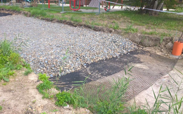 Mechanická stabilizácia podložia inline dráhy a parkovej cesty v Zábřehu