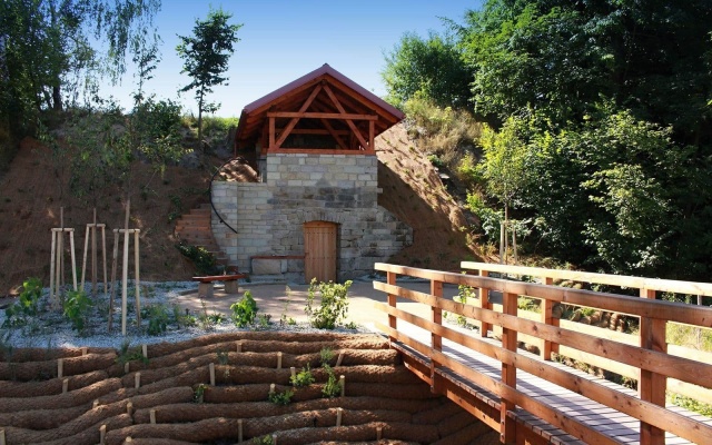 Protierózna ochrana svahu okolo historickej pivnice v Poříčí u Litomyšle