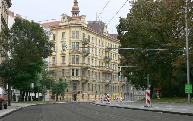 Celoplošná ochrana pred trhlinami na ulici Koliště v Brne