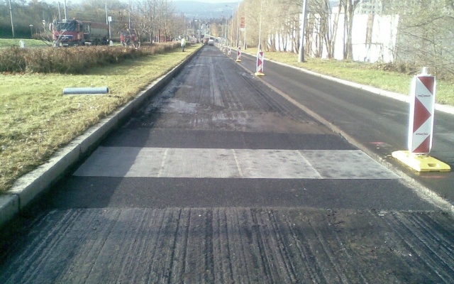 Lokálne vystuženie povrchu vozovky v Prahe