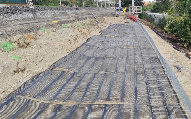 Praha - Rajská zahrada – vystužená oporná konštrukcia pod nástupišťom