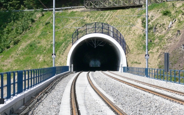 Spevnenie svahov výjazdového portálu tunela Hnevkov II