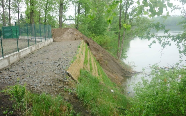Sanácia erodovaných svahov ťažobnej jamy Hliník v Ratíškovicích