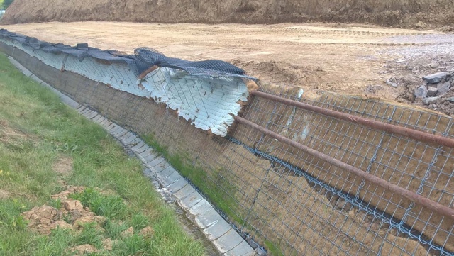 Terminál na R1 – Beladice, strmý svah z vystuženej zeminy