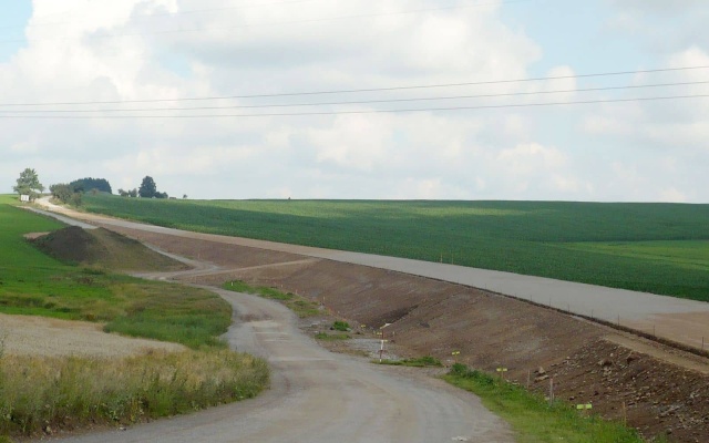 Založenie novo budovaného násypu rekonštruovanej cesty II/405 Příseka–Brtnice