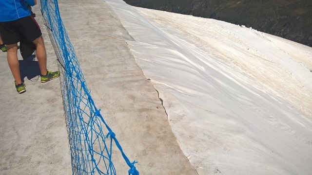 Využitie bielej geotextílie ako ochrana na ľadovci