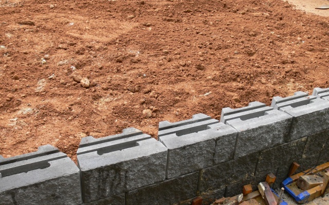 Mostné krídla z vyztuženej zeminy na obchvate Chebu