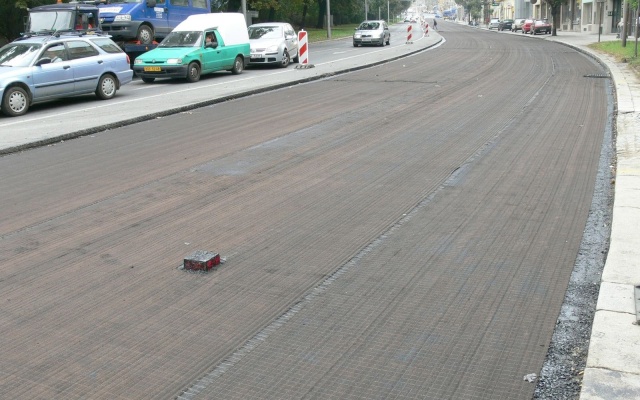 Celoplošná ochrana pred trhlinami na ulici Koliště v Brne