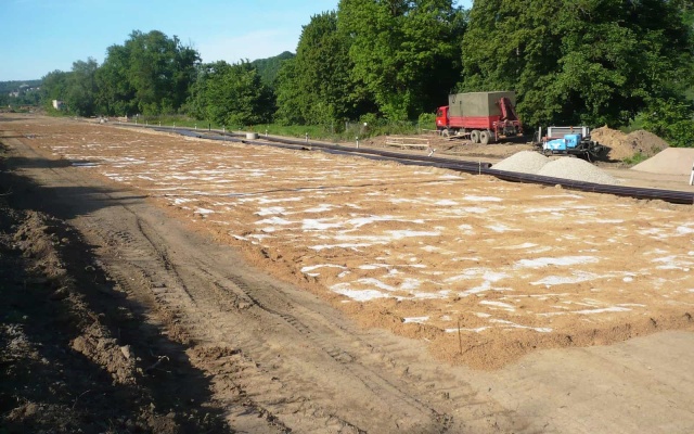 Odvodnenie násypového telesa preloženej cesty v Roztokách pri Prahe