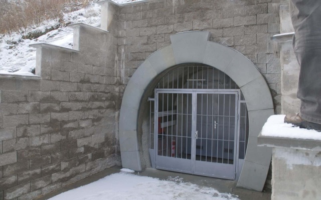 Portál drenážnej štôlne pri vodnej nádrži Šance