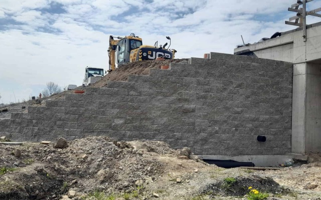 Vystužené krídla mostu na diaľnici D35, Časy - Ostrov