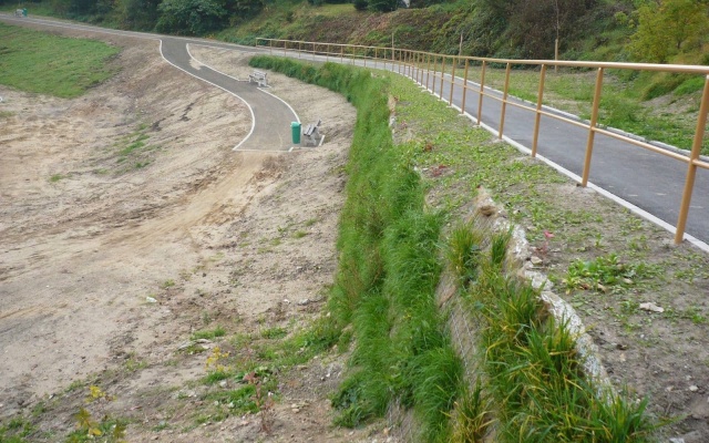 Nájazdová rampa z vystuženej zeminy vo Valtířove