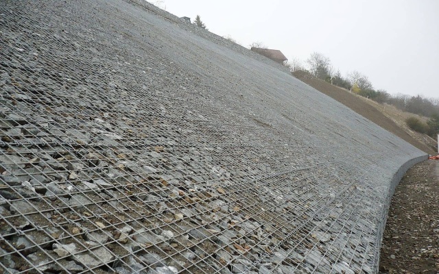 Sanácia zosuvu svahu na ceste II/237 v Novém Strašecí