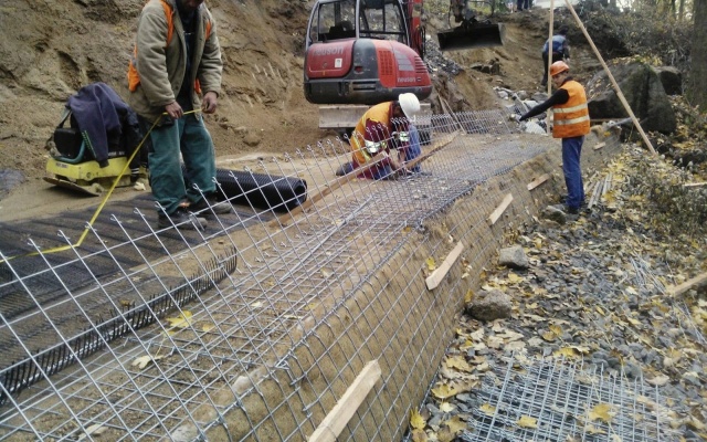 Sanácia zosuvu komunikácie v Jablonci nad Nisou