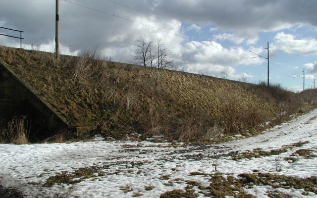 Sanácia železničného násypu neďaleko Holubíc