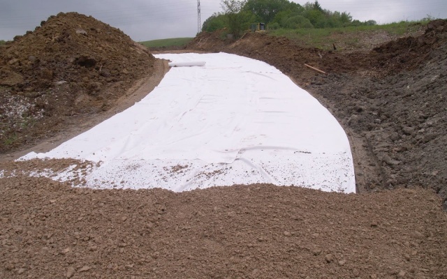 Separácia konštrukčných vrstiev prístupovej cesty k tunelu Ovčiarsko