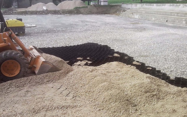 Stabilizácia podkladových vrstiev pod detským ihriskom v Poprade