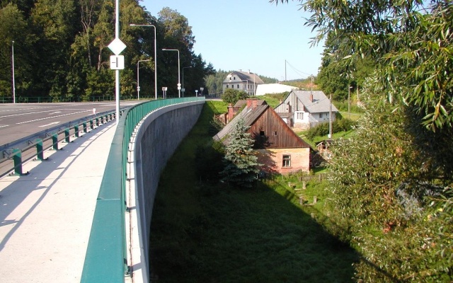 Mostná opora a oporná stena na preložce cesty I/16 v Vestřev - Chotěvice