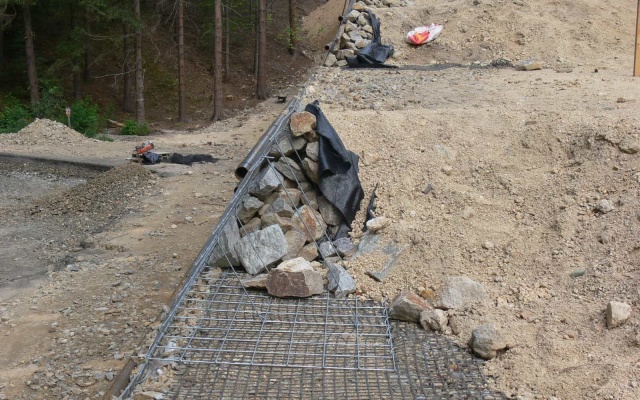 Strmé svahy z vystuženej zeminy realizované v rámci preložky cesty II/150