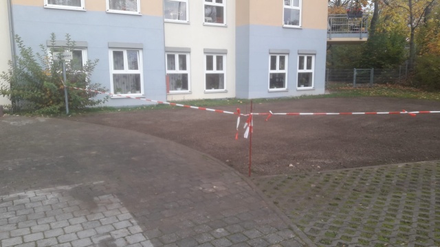 Rozšírenie parkovacích plôch pomocou zatrávňovacích dlaždíc