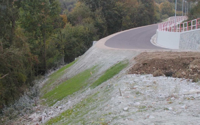 Protierózna ochrana svahov cestného násypu na diaľnici pri Sverepci
