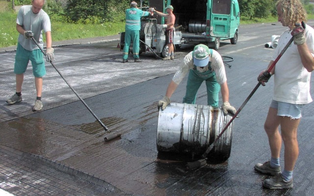 Vyztuženie asfaltových vrstiev v Ostrave