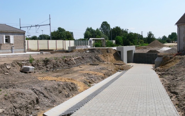 Oporné múry zo systému z vystuženej zeminy vo Chvaleticích