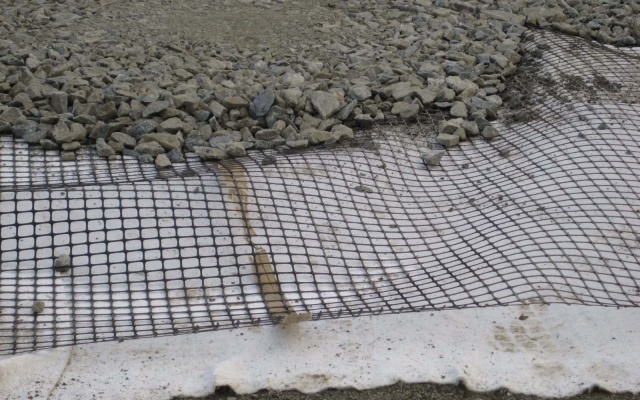 Spevnenie podkladných vrstiev pod parkoviskom v Košiciach