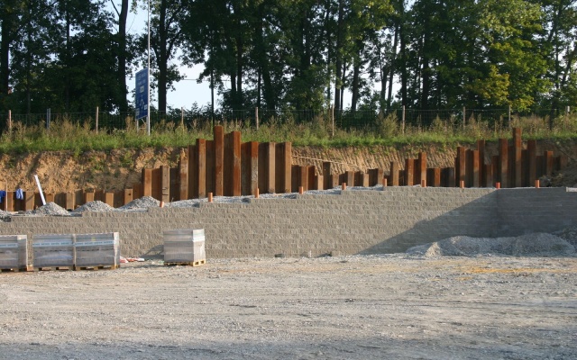 Oporná konštrukcia pre založenie obchodného domu v Boskoviciach