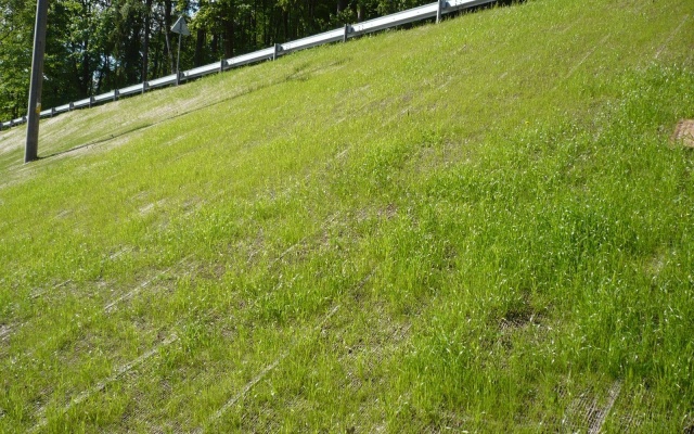 Kokosové siete ako protierózna ochrana svahov pri rekonštrukcii cesty v Žacléri