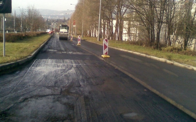 Lokálne vystuženie povrchu vozovky v Prahe