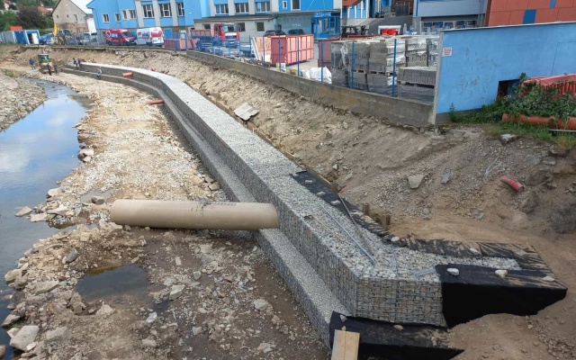 Zaistenie svahu pod cyklotrasou v Jihlave