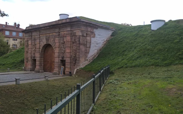 Spevnené vystužené svahy Písecké brány v Prahe